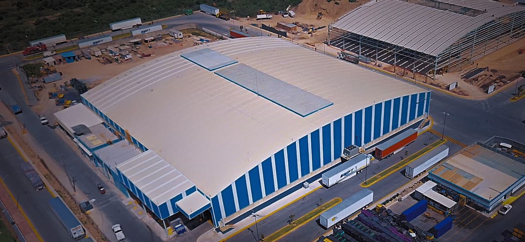Almacén en un ambiente cálido en Monterrey con sistemas eficientes y controlados de ventilación