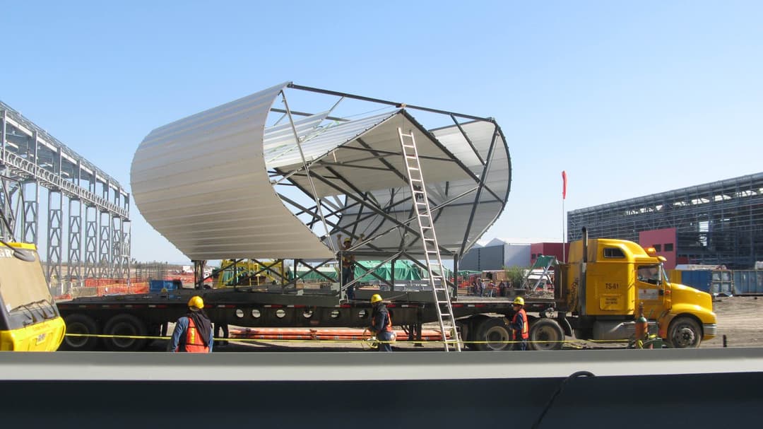 Planta industrial con sistemas de ventilación y seguridad de ZeroBrisa